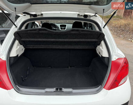 Белый Пежо 207, объемом двигателя 1.4 л и пробегом 164 тыс. км за 4750 $, фото 32 на Automoto.ua