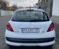 Белый Пежо 207, объемом двигателя 1.36 л и пробегом 156 тыс. км за 4400 $, фото 8 на Automoto.ua