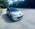 Білий Пежо 207, об'ємом двигуна 1.4 л та пробігом 200 тис. км за 4000 $, фото 3 на Automoto.ua