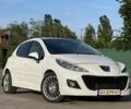 Белый Пежо 207, объемом двигателя 1.4 л и пробегом 279 тыс. км за 5100 $, фото 1 на Automoto.ua