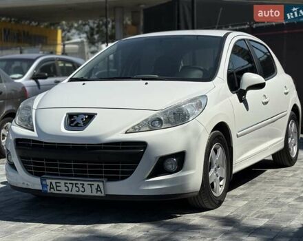 Белый Пежо 207, объемом двигателя 1.36 л и пробегом 149 тыс. км за 5200 $, фото 3 на Automoto.ua