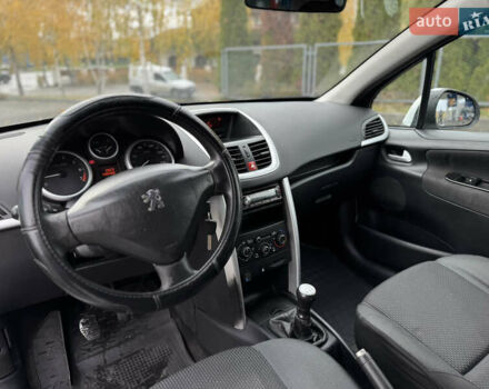 Белый Пежо 207, объемом двигателя 1.4 л и пробегом 312 тыс. км за 3600 $, фото 12 на Automoto.ua