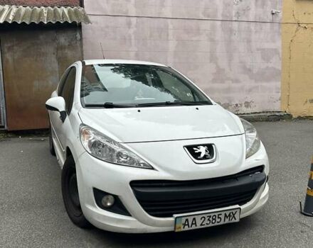 Білий Пежо 207, об'ємом двигуна 1.36 л та пробігом 270 тис. км за 3600 $, фото 1 на Automoto.ua