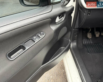 Белый Пежо 207, объемом двигателя 1.4 л и пробегом 164 тыс. км за 4750 $, фото 23 на Automoto.ua