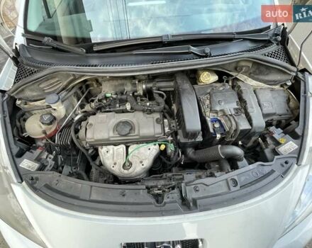 Белый Пежо 207, объемом двигателя 1.36 л и пробегом 156 тыс. км за 4400 $, фото 12 на Automoto.ua