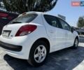 Белый Пежо 207, объемом двигателя 1.36 л и пробегом 149 тыс. км за 5200 $, фото 8 на Automoto.ua