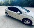 Білий Пежо 207, об'ємом двигуна 1.4 л та пробігом 200 тис. км за 4000 $, фото 4 на Automoto.ua