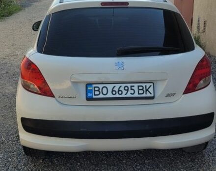 Белый Пежо 207, объемом двигателя 1.4 л и пробегом 198 тыс. км за 4100 $, фото 2 на Automoto.ua