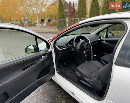 Белый Пежо 207, объемом двигателя 1.4 л и пробегом 312 тыс. км за 3600 $, фото 11 на Automoto.ua