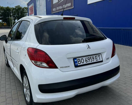Білий Пежо 207, об'ємом двигуна 1.4 л та пробігом 150 тис. км за 5200 $, фото 3 на Automoto.ua