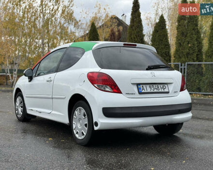 Белый Пежо 207, объемом двигателя 1.4 л и пробегом 312 тыс. км за 3600 $, фото 6 на Automoto.ua