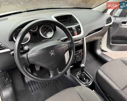 Белый Пежо 207, объемом двигателя 1.4 л и пробегом 164 тыс. км за 4750 $, фото 27 на Automoto.ua