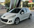 Белый Пежо 207, объемом двигателя 1.36 л и пробегом 169 тыс. км за 4800 $, фото 1 на Automoto.ua