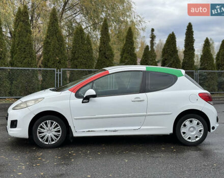 Белый Пежо 207, объемом двигателя 1.4 л и пробегом 312 тыс. км за 3600 $, фото 3 на Automoto.ua