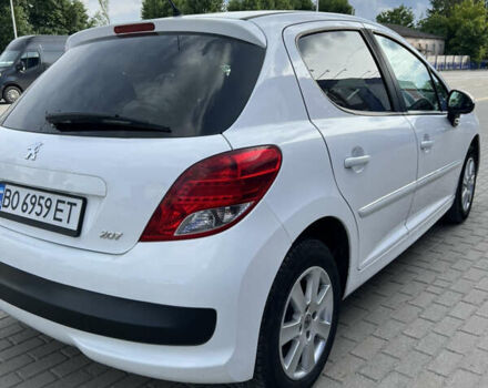 Білий Пежо 207, об'ємом двигуна 1.4 л та пробігом 150 тис. км за 5200 $, фото 4 на Automoto.ua