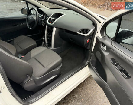 Белый Пежо 207, объемом двигателя 1.4 л и пробегом 164 тыс. км за 4750 $, фото 20 на Automoto.ua