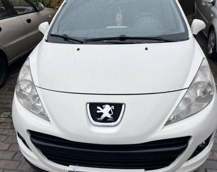 Белый Пежо 207, объемом двигателя 1.36 л и пробегом 228 тыс. км за 3500 $, фото 4 на Automoto.ua