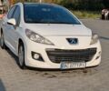 Белый Пежо 207, объемом двигателя 1.4 л и пробегом 207 тыс. км за 4900 $, фото 1 на Automoto.ua