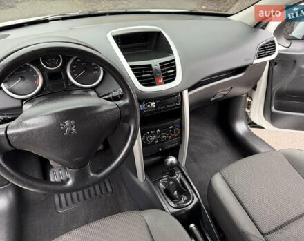 Белый Пежо 207, объемом двигателя 1.4 л и пробегом 164 тыс. км за 4750 $, фото 30 на Automoto.ua