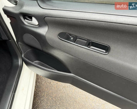 Белый Пежо 207, объемом двигателя 1.4 л и пробегом 164 тыс. км за 4750 $, фото 21 на Automoto.ua