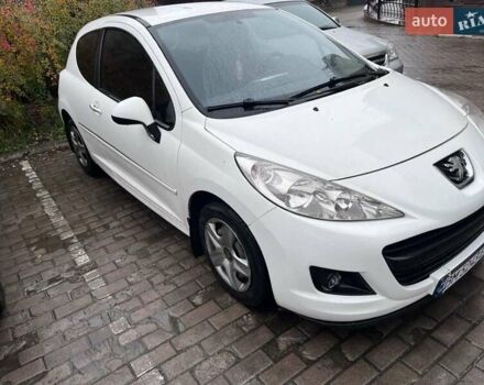 Белый Пежо 207, объемом двигателя 1.36 л и пробегом 228 тыс. км за 3500 $, фото 3 на Automoto.ua