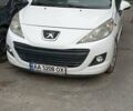 Белый Пежо 207, объемом двигателя 1.36 л и пробегом 157 тыс. км за 4800 $, фото 1 на Automoto.ua