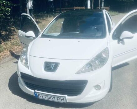 Білий Пежо 207, об'ємом двигуна 1.4 л та пробігом 200 тис. км за 4000 $, фото 2 на Automoto.ua