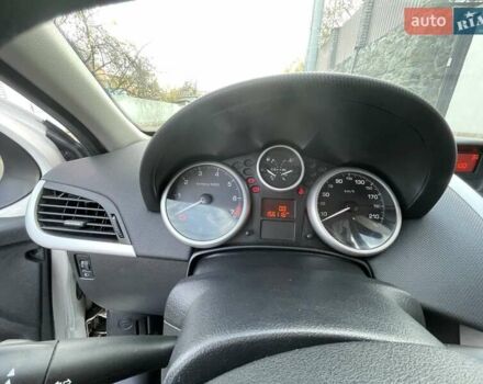 Белый Пежо 207, объемом двигателя 1.36 л и пробегом 156 тыс. км за 4400 $, фото 16 на Automoto.ua