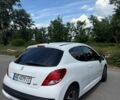 Белый Пежо 207, объемом двигателя 1.36 л и пробегом 162 тыс. км за 4400 $, фото 3 на Automoto.ua