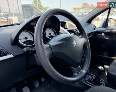 Белый Пежо 207, объемом двигателя 1.36 л и пробегом 149 тыс. км за 5200 $, фото 14 на Automoto.ua