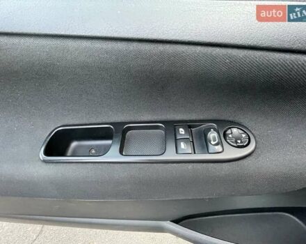 Белый Пежо 207, объемом двигателя 1.36 л и пробегом 156 тыс. км за 4400 $, фото 20 на Automoto.ua