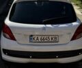 Белый Пежо 207, объемом двигателя 1.4 л и пробегом 2 тыс. км за 3800 $, фото 1 на Automoto.ua