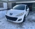 Білий Пежо 207, об'ємом двигуна 1.4 л та пробігом 200 тис. км за 4300 $, фото 1 на Automoto.ua
