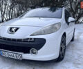 Белый Пежо 207, объемом двигателя 1.6 л и пробегом 240 тыс. км за 3800 $, фото 1 на Automoto.ua