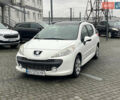 Белый Пежо 207, объемом двигателя 1.4 л и пробегом 220 тыс. км за 4600 $, фото 1 на Automoto.ua