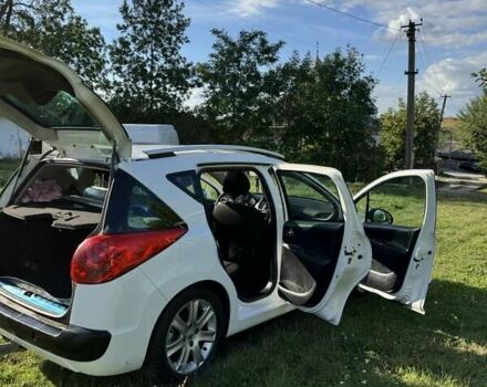 Белый Пежо 207, объемом двигателя 1.6 л и пробегом 240 тыс. км за 4699 $, фото 6 на Automoto.ua