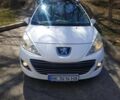 Белый Пежо 207, объемом двигателя 1.6 л и пробегом 210 тыс. км за 5200 $, фото 1 на Automoto.ua