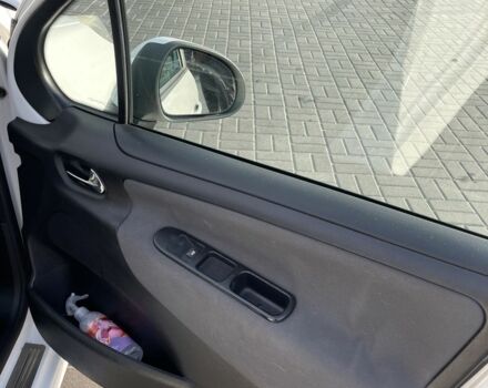 Пежо 207 2010 в Днепре (Днепропетровске) на Automoto.ua Белый Пежо 207, объемом двигателя 1.6 л и пробегом 224 тыс. км за 5000 $, фото 9 на Automoto.ua