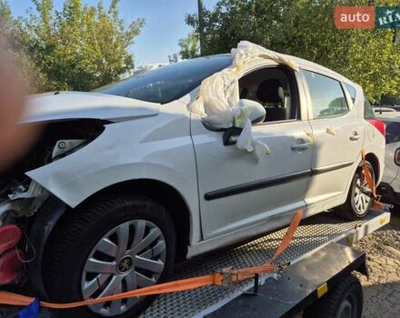 Белый Пежо 207, объемом двигателя 1.56 л и пробегом 243 тыс. км за 2500 $, фото 1 на Automoto.ua