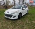 Белый Пежо 207, объемом двигателя 1.6 л и пробегом 300 тыс. км за 6000 $, фото 1 на Automoto.ua