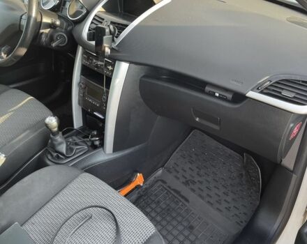 Пежо 207 2010 в Днепре (Днепропетровске) на Automoto.ua Белый Пежо 207, объемом двигателя 1.6 л и пробегом 224 тыс. км за 5000 $, фото 8 на Automoto.ua