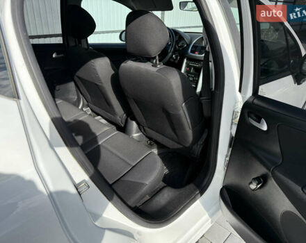 Пежо 207 2011 в Тернополе на Automoto.ua Белый Пежо 207, объемом двигателя 1.56 л и пробегом 204 тыс. км за 5200 $, фото 8 на Automoto.ua