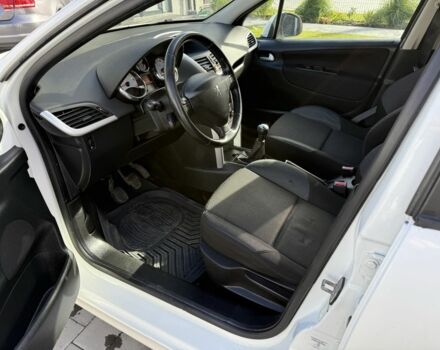 Пежо 207 2011 в Тернополе на Automoto.ua Белый Пежо 207, объемом двигателя 1.6 л и пробегом 204 тыс. км за 5200 $, фото 6 на Automoto.ua