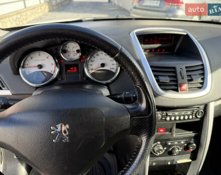 Пежо 207 2011 в Тернополе на Automoto.ua Белый Пежо 207, объемом двигателя 1.56 л и пробегом 204 тыс. км за 5200 $, фото 10 на Automoto.ua