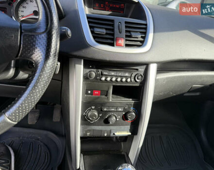 Пежо 207 2011 в Тернополе на Automoto.ua Белый Пежо 207, объемом двигателя 1.56 л и пробегом 204 тыс. км за 5200 $, фото 11 на Automoto.ua