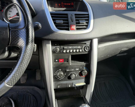 Пежо 207 2011 в Тернополе на Automoto.ua Белый Пежо 207, объемом двигателя 1.56 л и пробегом 204 тыс. км за 5200 $, фото 12 на Automoto.ua