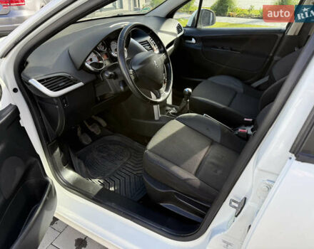 Пежо 207 2011 в Тернополе на Automoto.ua Белый Пежо 207, объемом двигателя 1.56 л и пробегом 204 тыс. км за 5200 $, фото 6 на Automoto.ua