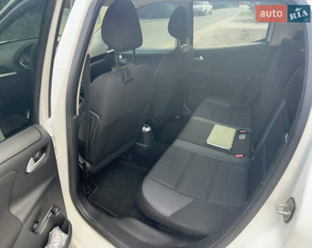 Белый Пежо 207, объемом двигателя 1.4 л и пробегом 155 тыс. км за 3000 $, фото 9 на Automoto.ua