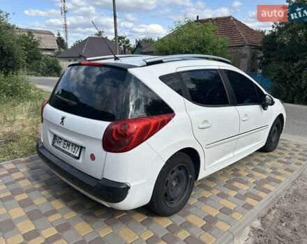 Белый Пежо 207, объемом двигателя 1.4 л и пробегом 155 тыс. км за 3000 $, фото 4 на Automoto.ua