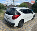 Белый Пежо 207, объемом двигателя 1.4 л и пробегом 155 тыс. км за 3000 $, фото 4 на Automoto.ua